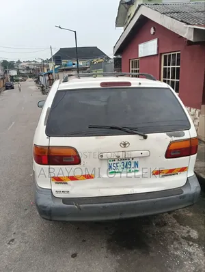 Toyota Sienna LE & 1 hatch 2000 White