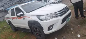 Toyota Hilux 2018 White
