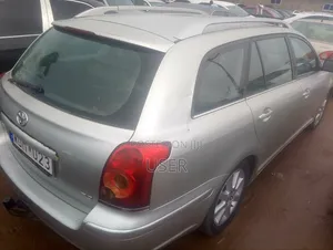 Toyota Avensis 2001 Silver