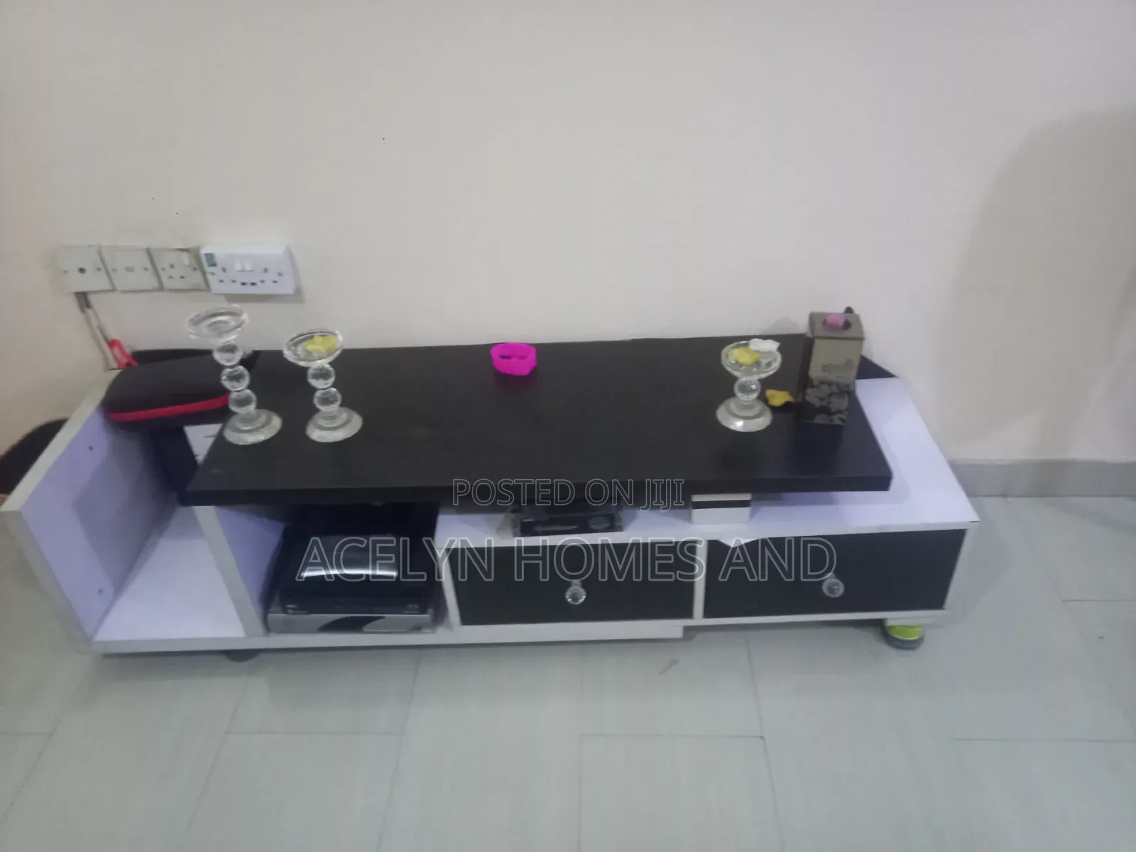 Quality TV Stand With Drawers Compartment
