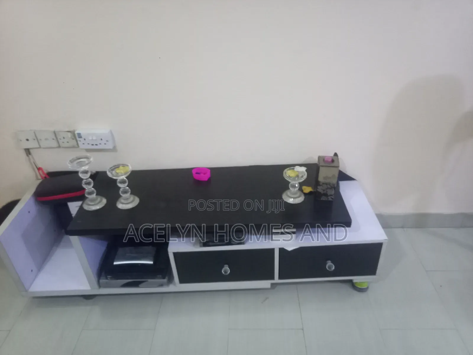 Quality TV Stand With Drawers Compartment