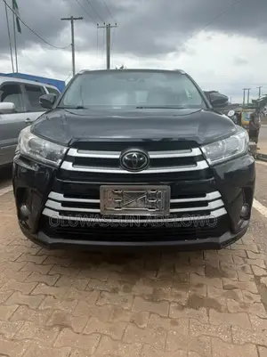 Toyota Highlander XLE 4x4 V6 (3.5L 6cyl 8A) 2017 Black