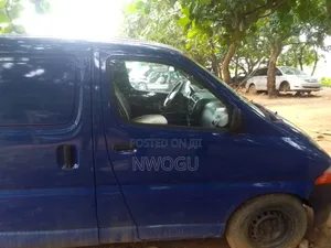 Toyota HiAce 2005 Blue