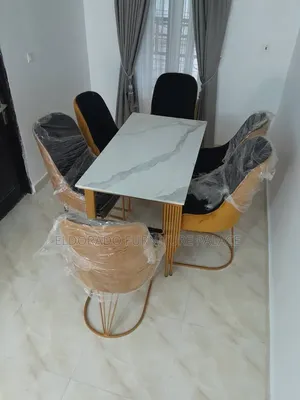 Quality Set of Dinning Table With Good Metal Finishing