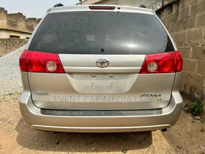 Toyota Sienna 2008 Silver