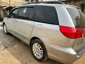 Toyota Sienna 2008 Silver