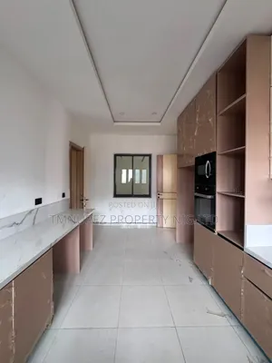 4bdrm Maisonette in Lekki Phase 1 for rent