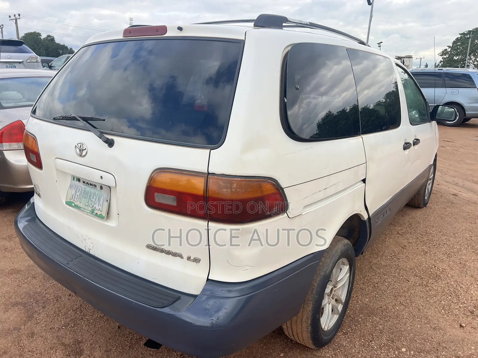 Toyota Sienna 2001 White