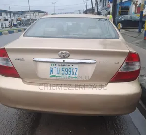 Toyota Camry 2004 Gold