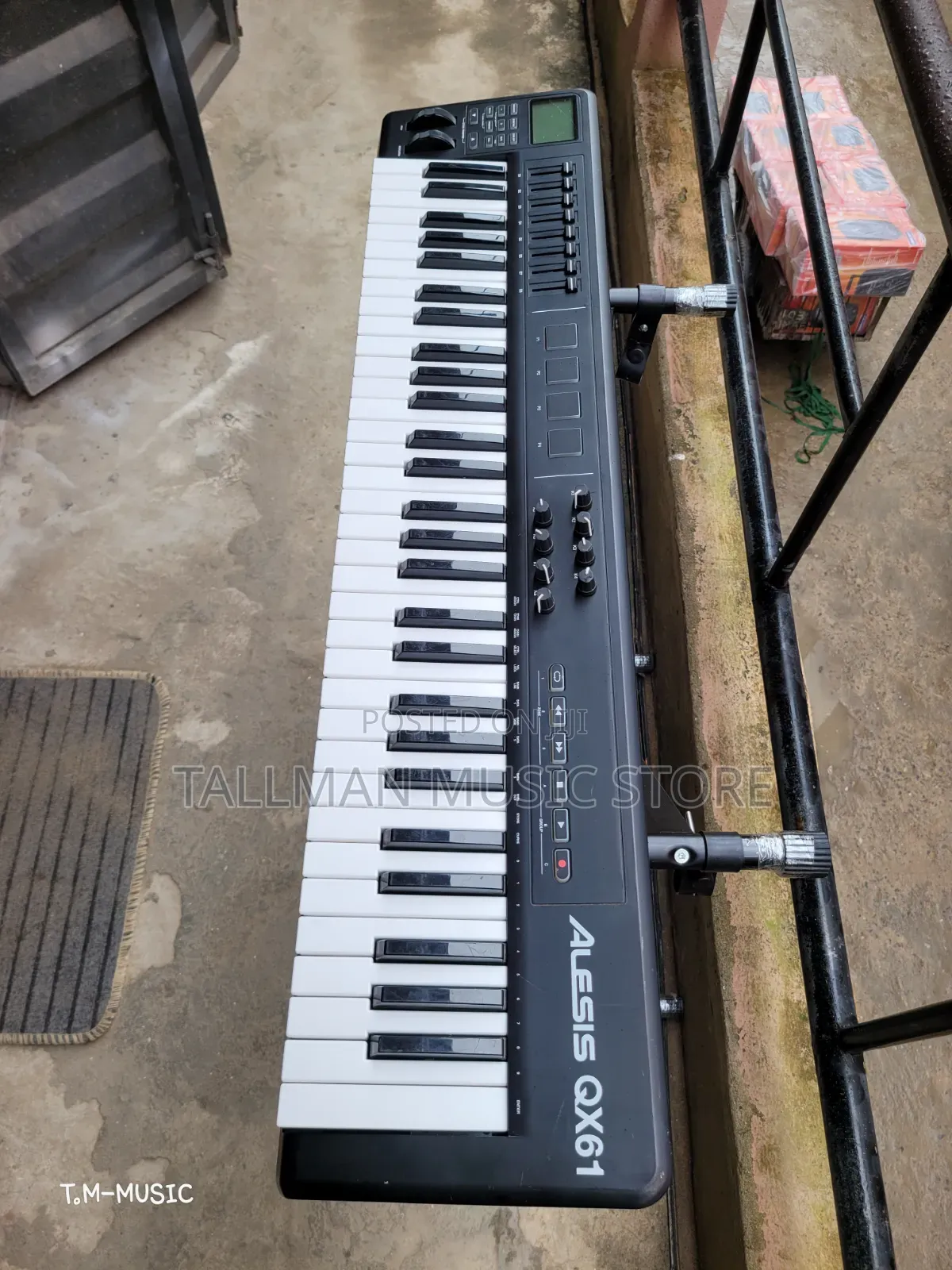 Alesis QX61