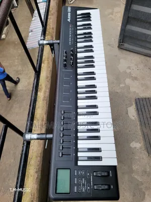 Alesis QX61