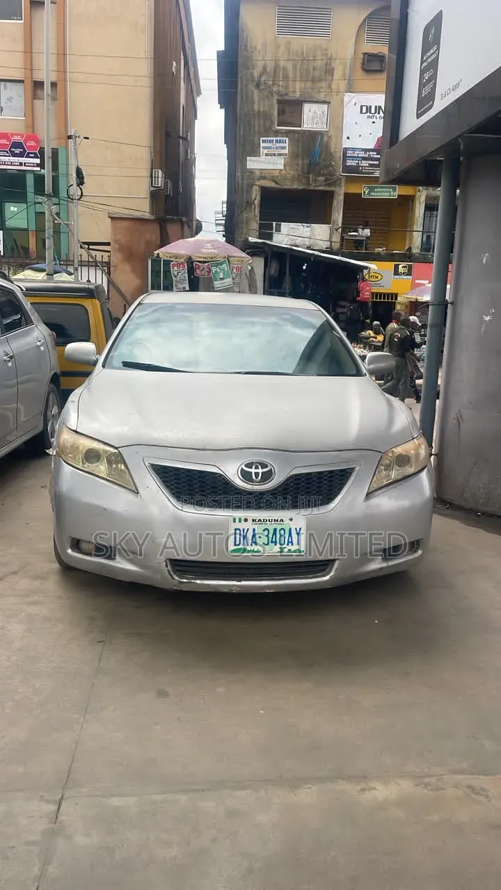 Toyota Camry 2009 Silver
