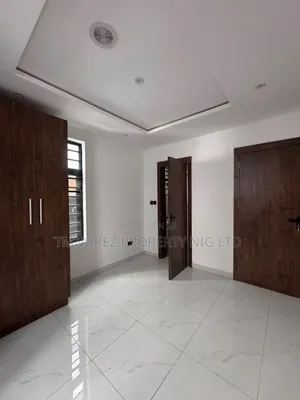 2bdrm Apartment in Chevron for rent