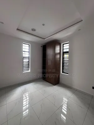 2bdrm Apartment in Chevron for rent