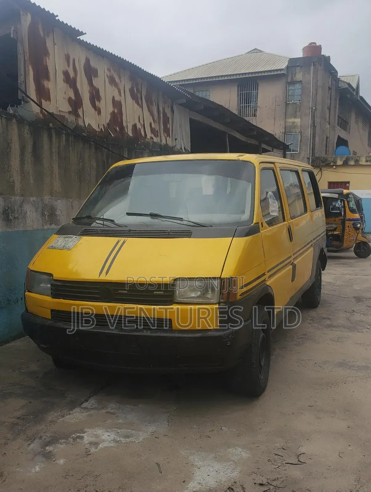 Volkswagen Transporter 1995 Yellow