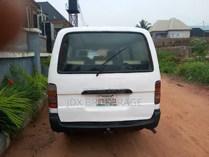 Toyota HiAce 2001 White