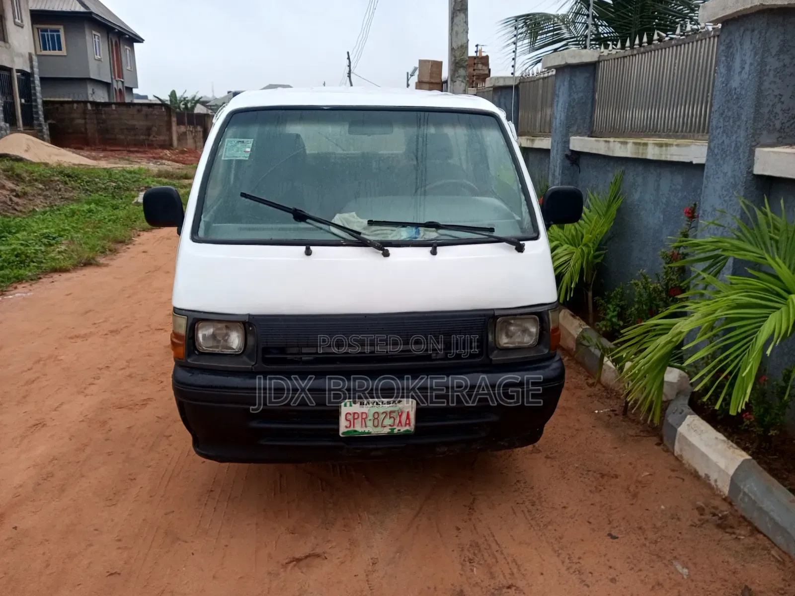 Toyota HiAce 2001 White