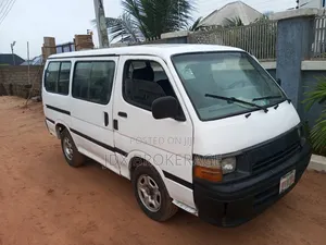 Toyota HiAce 2001 White