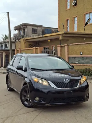 Toyota Sienna 2011 Black