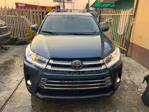 Toyota Highlander XLE 2019 Blue