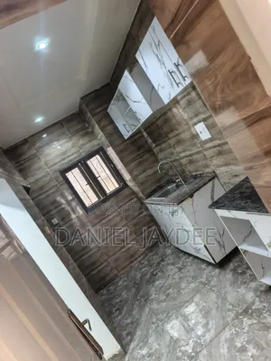 Furnished 2bdrm Block of Flats in Crd, FHA for rent