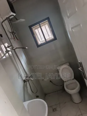Furnished 2bdrm Block of Flats in Crd, FHA for rent