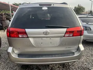 Toyota Sienna LE AWD 2005 Gray