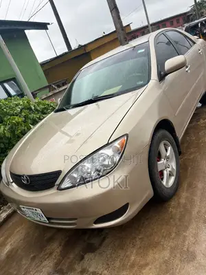 Toyota Camry SE 4rd Sedan (2.4L 4cyl 5M) 2004 Gold
