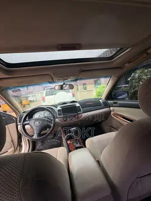 Toyota Camry SE 4rd Sedan (2.4L 4cyl 5M) 2004 Gold