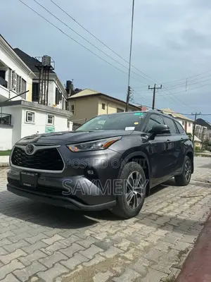Toyota Highlander XLE 2021 Gray