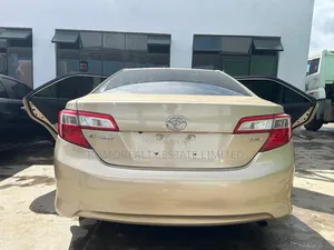 Toyota Camry LE 4dr Sedan (2.5L 4cyl 6A) 2014 Gold