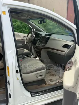 Toyota Sienna XLE 7 Passenger 2012 White