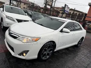 Toyota Camry LE 4dr Sedan (2.5L 4cyl 6A) 2014 White