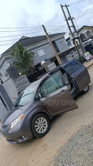 Toyota Sienna 2010 Gray