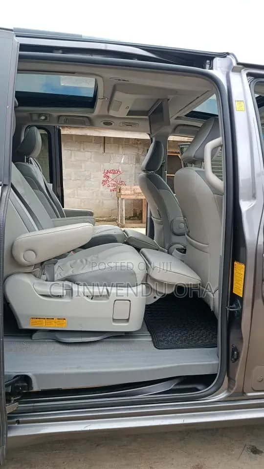 Toyota Sienna 2010 Gray