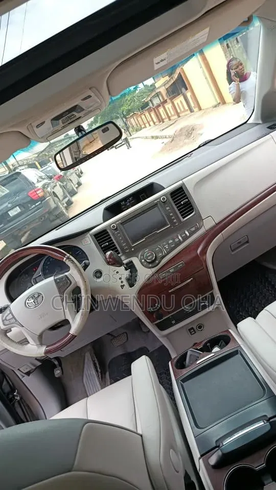 Toyota Sienna 2010 Gray