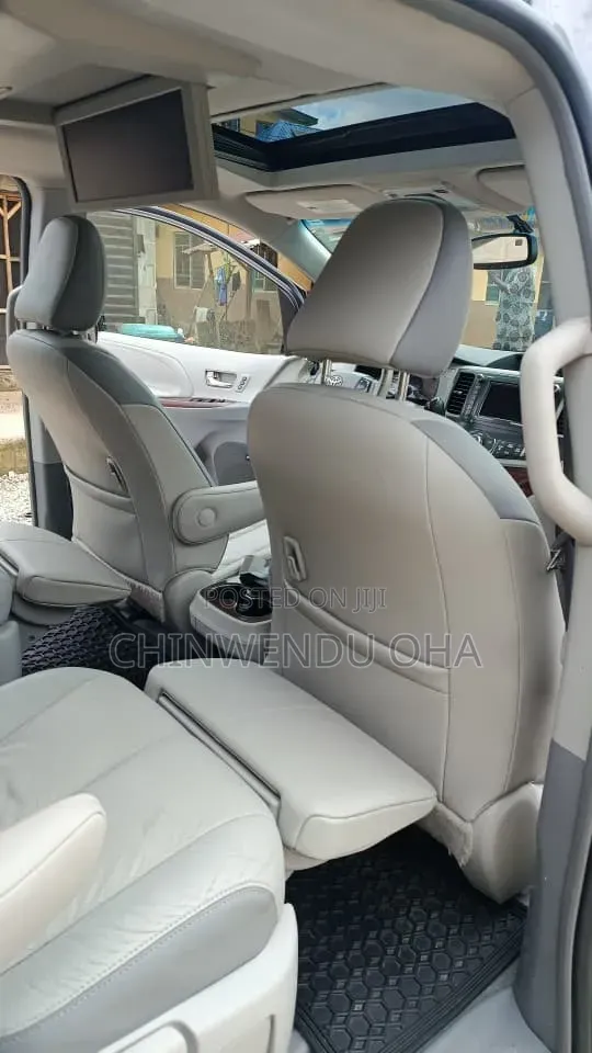Toyota Sienna 2010 Gray