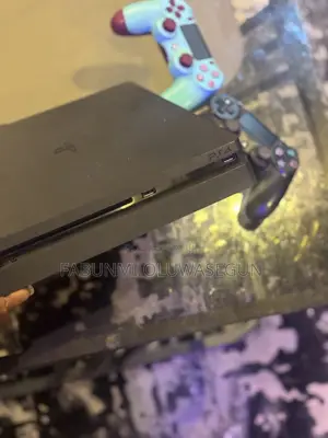Play Station 4