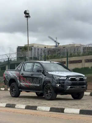 New Toyota Hilux 2025 Black