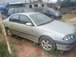Toyota Avensis 2.0 D Verso 2002 Silver