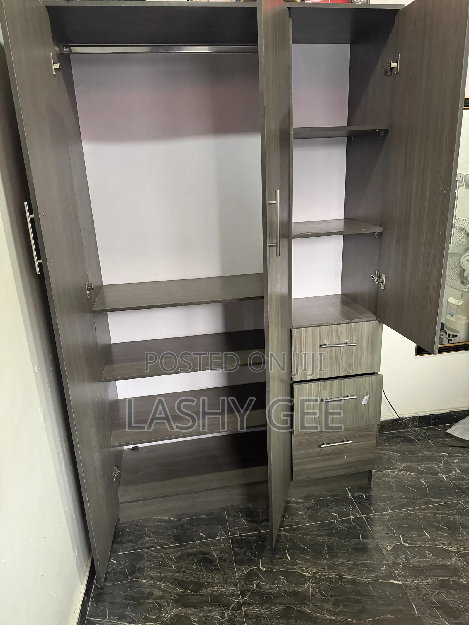 Modern Luxurious Wardrobe