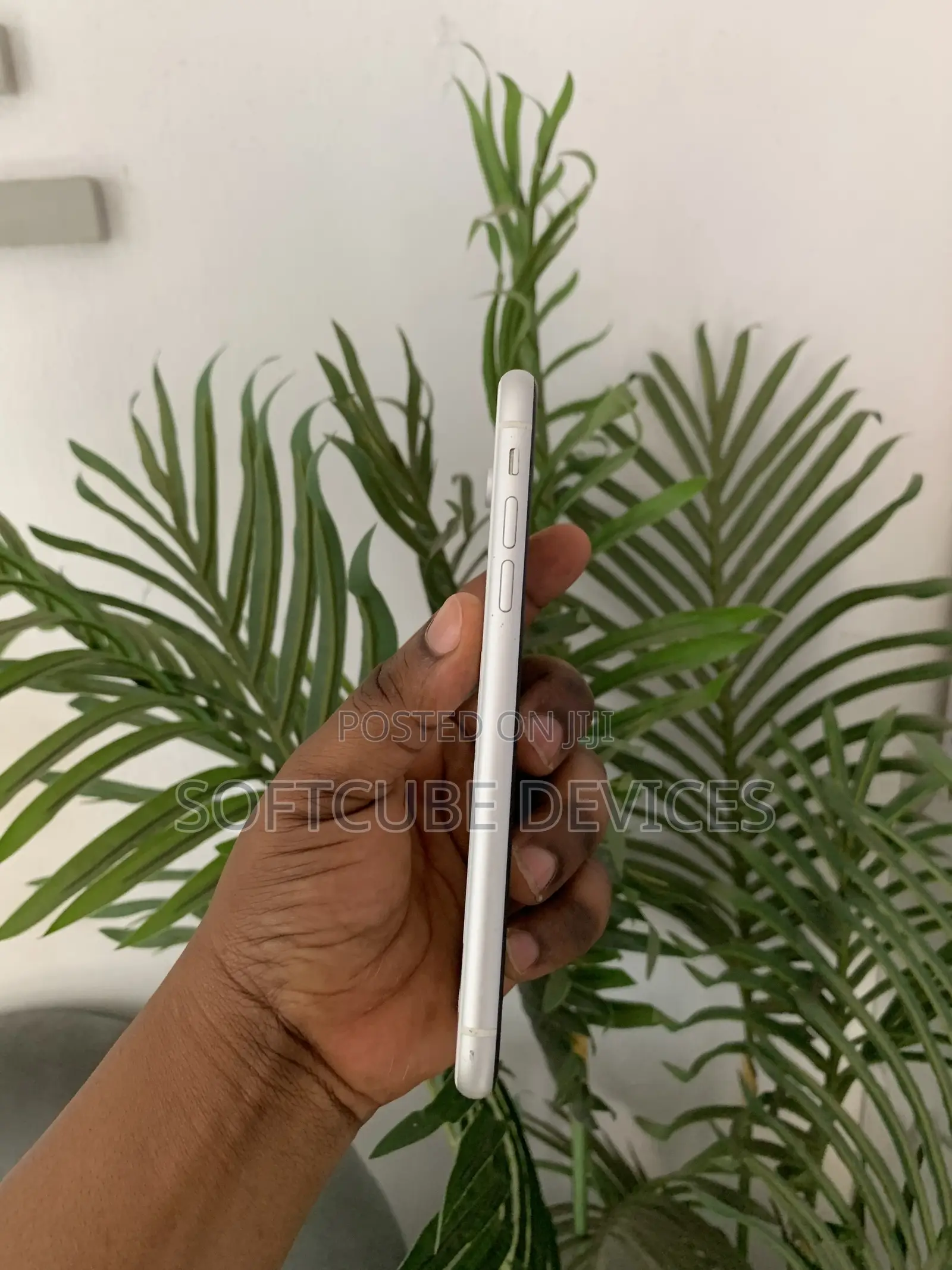 Apple iPhone XR 64 GB White