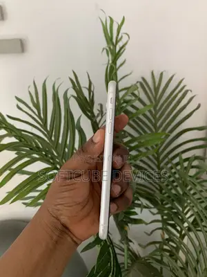 Apple iPhone XR 64 GB White