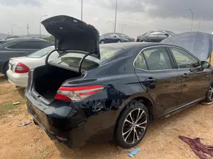 Toyota Camry SE (2.5L 4cyl 8A) 2019 Green