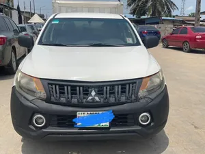 Mitsubishi L200 2016 White