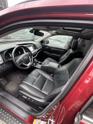 Toyota Highlander SE 4x4 V6 (3.5L 6cyl 8A) 2018 Red