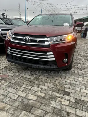 Toyota Highlander SE 4x4 V6 (3.5L 6cyl 8A) 2018 Red