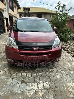 Toyota Sienna 2005 Red