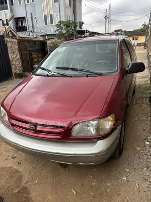 Toyota Sienna XLE 1999 Red