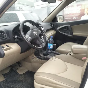 Toyota RAV4 2012 White